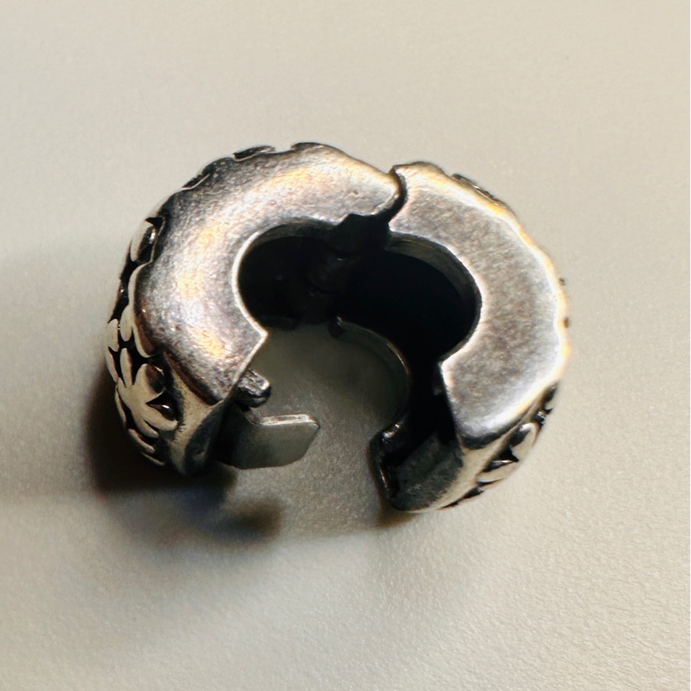 Pandora S925 ALE Sterling Silver Daisy Floral Charm Clip - Picture 2 of 5